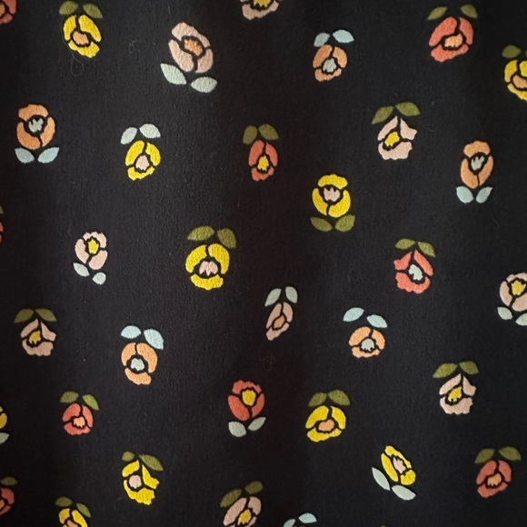 Van Heusen Floral and Lace Sleeveless Blouse, Xl/l - Picture 2 of 3